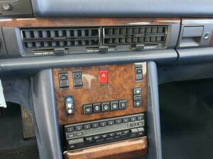 Image 16/40 de Mercedes-Benz 560 SEL (1987)