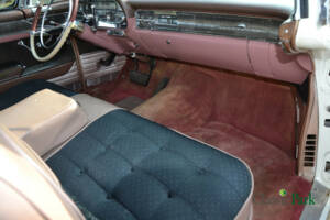 Image 23/50 of Cadillac de Ville Touring Sedan (1958)