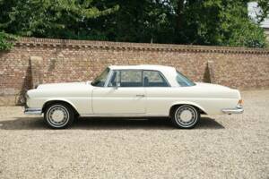 Image 15/50 de Mercedes-Benz 280 SE (1968)