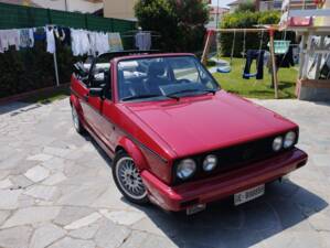Image 3/55 de Volkswagen Golf Mk I Convertible 1.6 (1990)