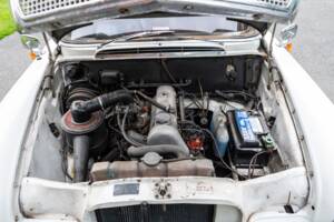 Image 33/35 of Mercedes-Benz 190 c (1965)