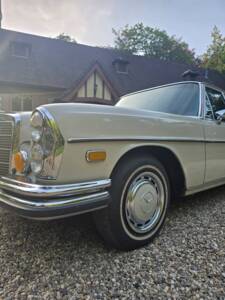 Image 38/62 of Mercedes-Benz 280 SE (1971)