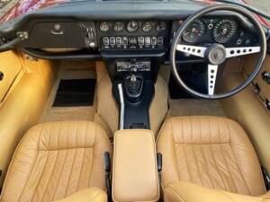 Immagine 8/50 di Jaguar E-Type V12 (1973)