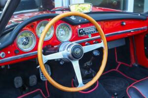 Image 21/50 of Alfa Romeo Giulia 1600 Spider (1963)