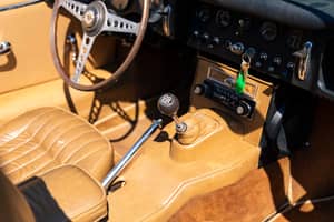 Image 54/86 de Jaguar E-Type (1967)