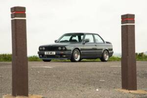 Image 47/50 of BMW 325i (1990)