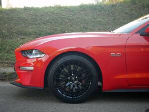 Image 8/33 de Ford Mustang GT 5.0 V8 (2022)