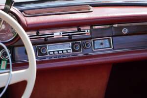 Image 13/13 de Mercedes-Benz 280 SE (1971)