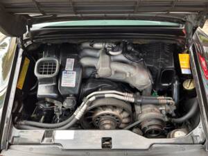 Image 14/19 of Porsche 911 Carrera 4 (1997)