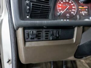 Image 14/25 of BMW 520i (1984)