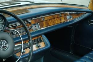 Image 22/50 of Mercedes-Benz 280 SE 3,5 (1970)