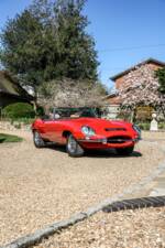 Image 17/41 de Jaguar E-Type (1968)