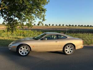 Image 3/8 of Jaguar XK8 4.0 (1998)