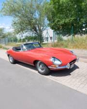 Image 43/80 of Jaguar E-Type 4.2 (1966)