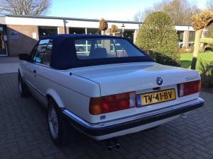 Bild 2/20 von BMW 320i (1988)