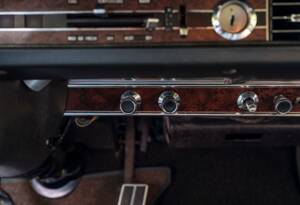 Image 21/28 of Ford LTD Country Squire (1968)