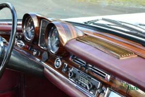 Image 32/50 of Mercedes-Benz 250 SE (1966)