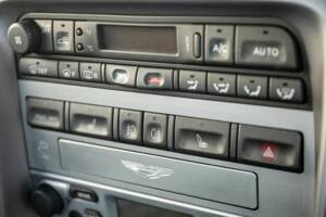 Image 17/39 of Aston Martin V12 Vanquish (2003)