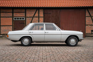 Afbeelding 11/63 van Mercedes-Benz 230&#x2F;6 (1974)