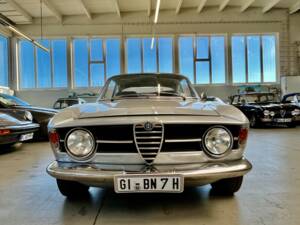 Image 22/39 of Alfa Romeo Giulia GT 1300 Junior (1970)