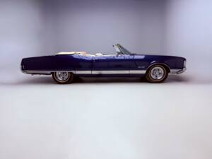 Image 1/23 of Oldsmobile Ninety-Eight (1968)