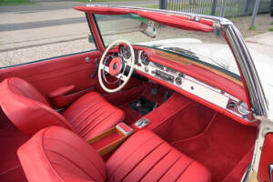 Image 35/60 of Mercedes-Benz 230 SL (1967)