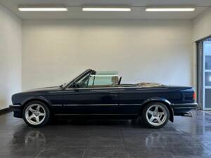 Bild 4/50 von BMW 325i (1989)