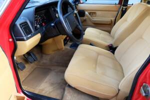 Image 17/75 de Volvo 240 (1986)