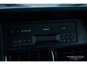 Image 25/28 of Volvo 240 (1992)