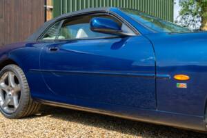 Image 34/50 of Jaguar XKR (2000)