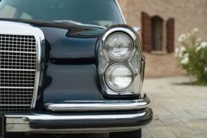 Image 17/50 of Mercedes-Benz 300 SEL 3.5 (1973)