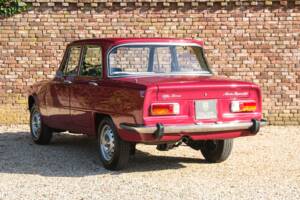 Image 2/50 of Alfa Romeo Giulia Nuova Super 1300 (1975)