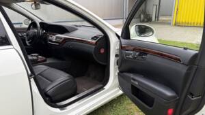 Bild 16/29 von Mercedes-Benz S 63 AMG (2007)