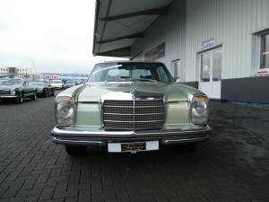 Image 2/28 de Mercedes-Benz 280 CE (1973)