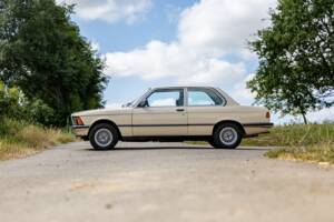 Image 21/48 of BMW 320/6 (1980)
