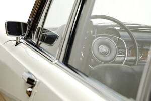 Image 19/24 of Mercedes-Benz 600 (1971)