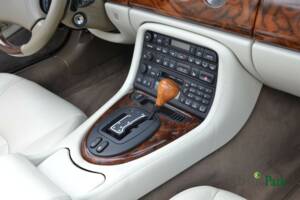 Imagen 50/50 de Jaguar XK8 4.0 (1998)