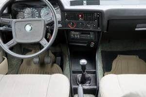 Image 18/50 of BMW 323i (1980)