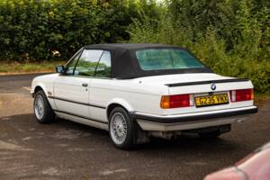 Afbeelding 17/48 van BMW 325i (1990)