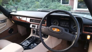 Image 15/20 of Jaguar XJ S H.E. (1981)