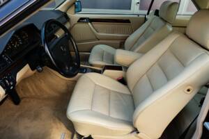 Image 9/63 of Mercedes-Benz 300 CE (1991)
