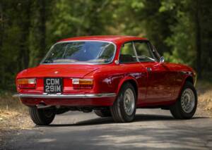 Image 3/12 de Alfa Romeo 2000 GT Veloce (1974)
