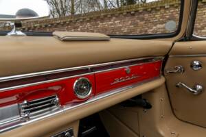 Image 47/50 de Mercedes-Benz 300 SL Roadster (1962)