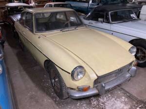 Image 16/34 of MG MGB GT (1970)