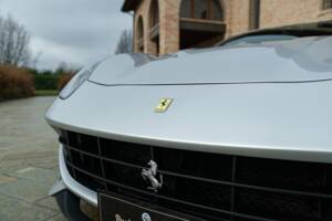 Image 35/50 of Ferrari F12berlinetta (2013)
