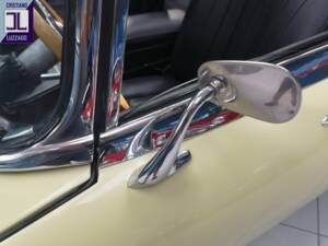 Image 21/51 de Jaguar E-Type (1970)