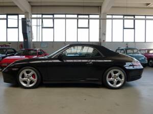 Image 20/41 of Porsche 911 Carrera 4S (2004)
