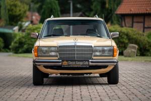 Image 5/53 de Mercedes-Benz 200 T (1982)