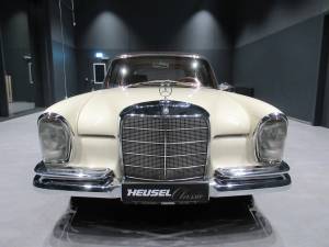 Image 3/17 de Mercedes-Benz 250 SE (1967)