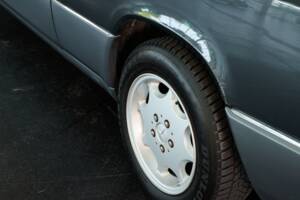 Bild 12/50 von Mercedes-Benz 300 CE (1991)